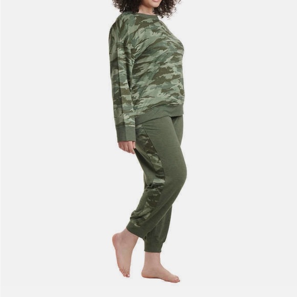 Splendid 2 piece Camouflage Pajama Set - Picture 4 of 8